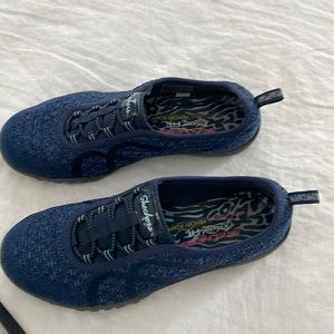 Skechers Memory Foam Relaxed Fit Shoes.  Size 5.5. Like new!  No visible wear!
